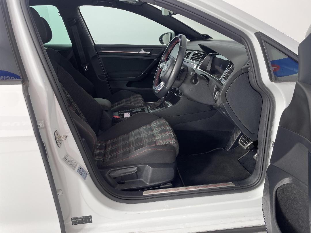 Photo '16' of Volkswagen Golf Photo '16' of Volkswagen Golf