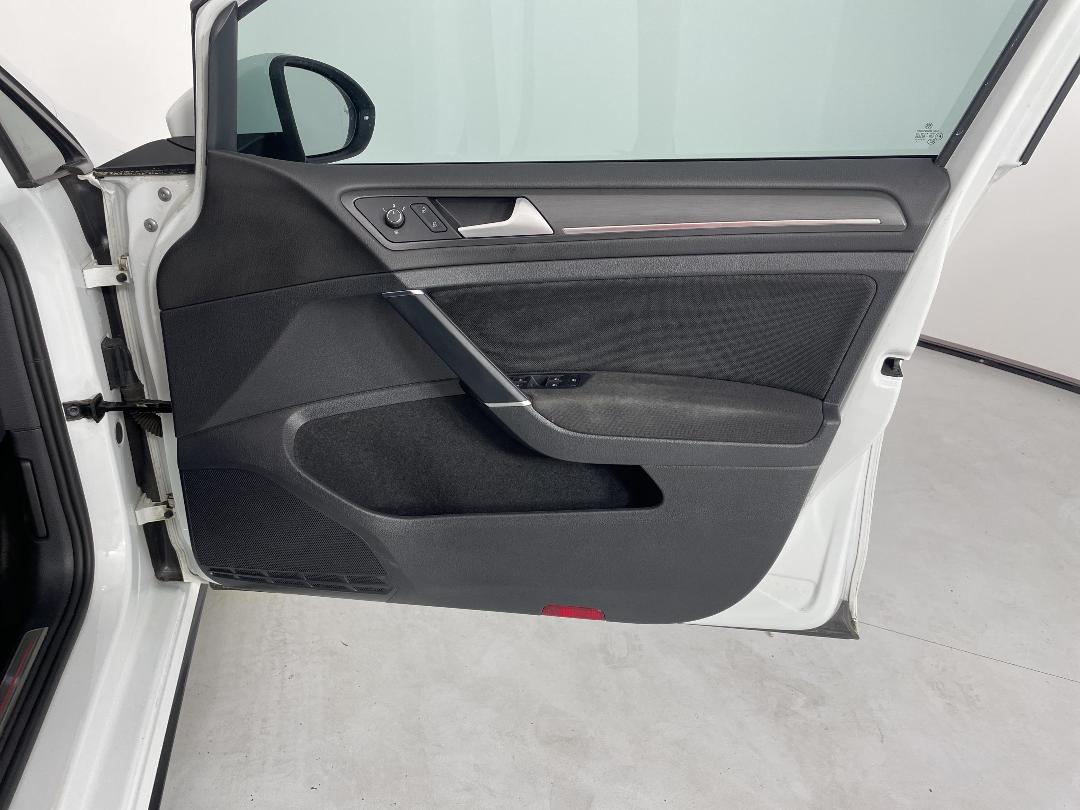 Photo '15' of Volkswagen Golf Photo '15' of Volkswagen Golf