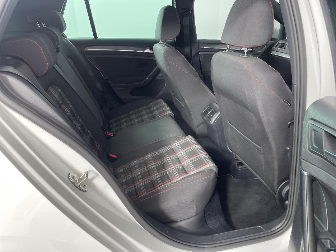 Photo '20' of Volkswagen Golf Photo '20' of Volkswagen Golf