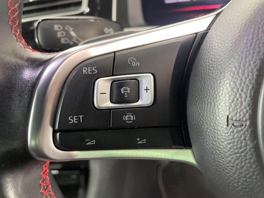 Photo '23' of Volkswagen Golf Photo '23' of Volkswagen Golf