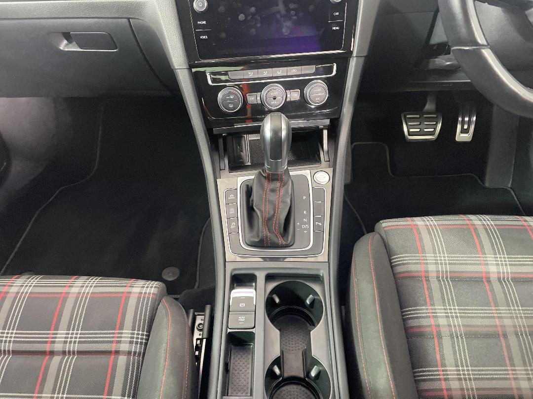 Photo '18' of Volkswagen Golf Photo '18' of Volkswagen Golf