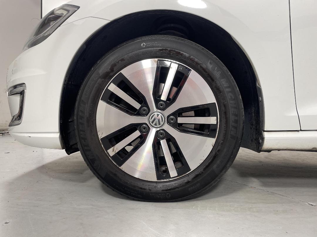 Photo '10' of Volkswagen Golf