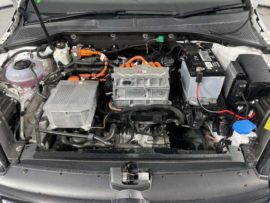 Photo '13' of Volkswagen Golf