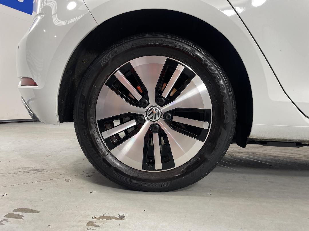 Photo '12' of Volkswagen Golf