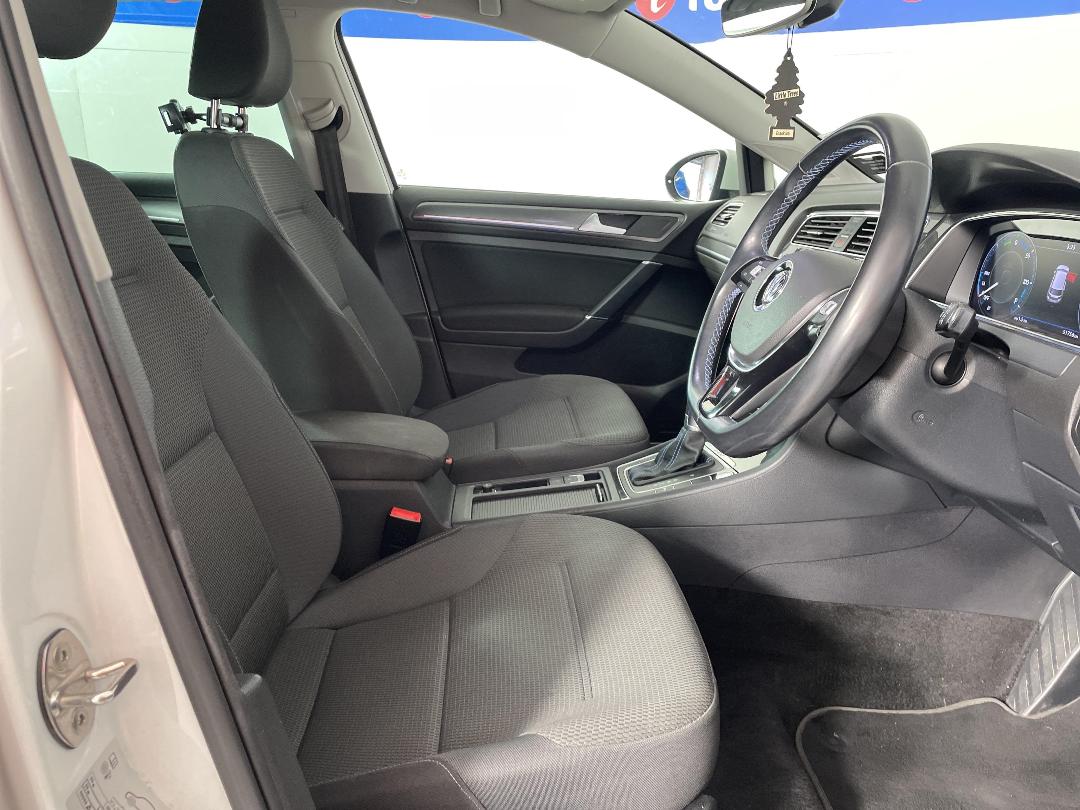 Photo '16' of Volkswagen Golf