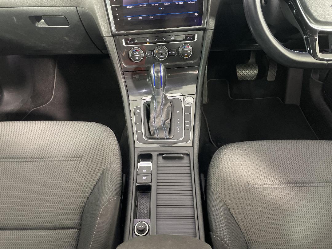 Photo '18' of Volkswagen Golf