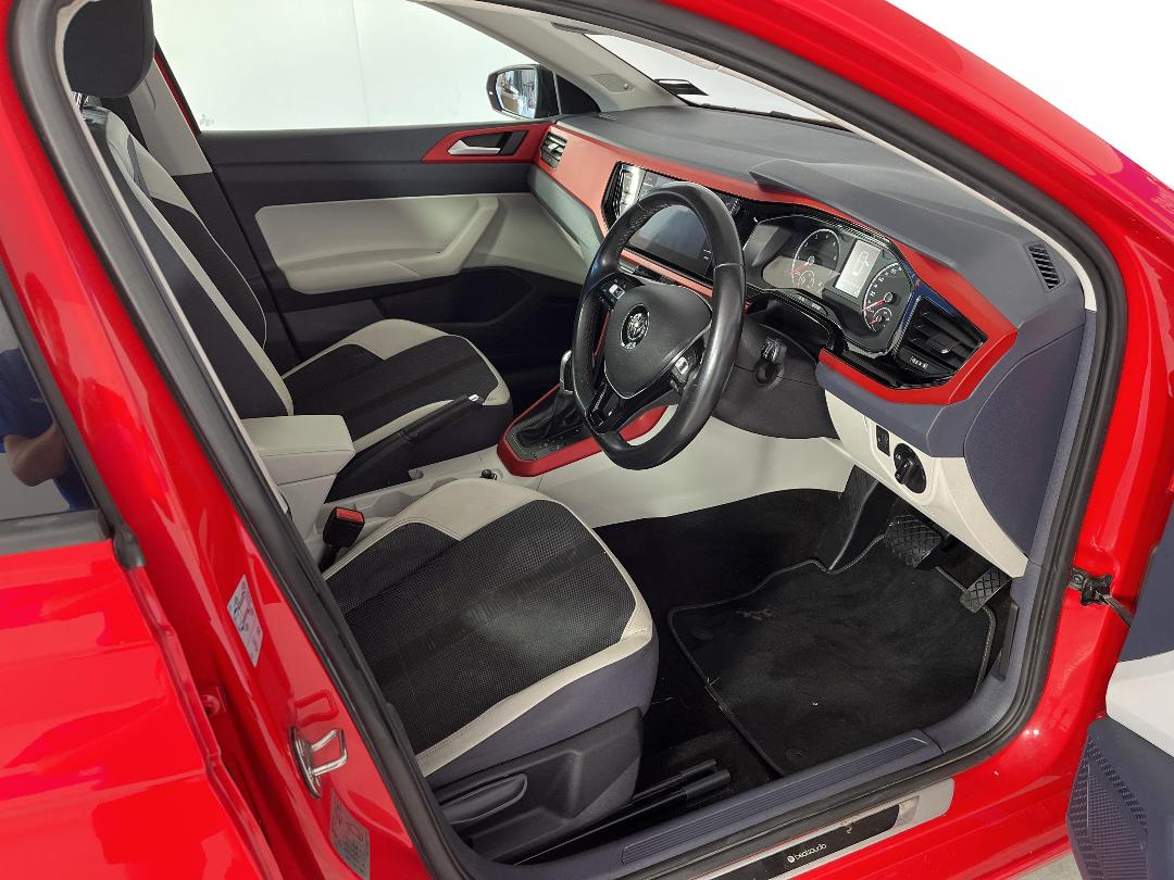 Photo '16' of Volkswagen Polo Photo '16' of Volkswagen Polo