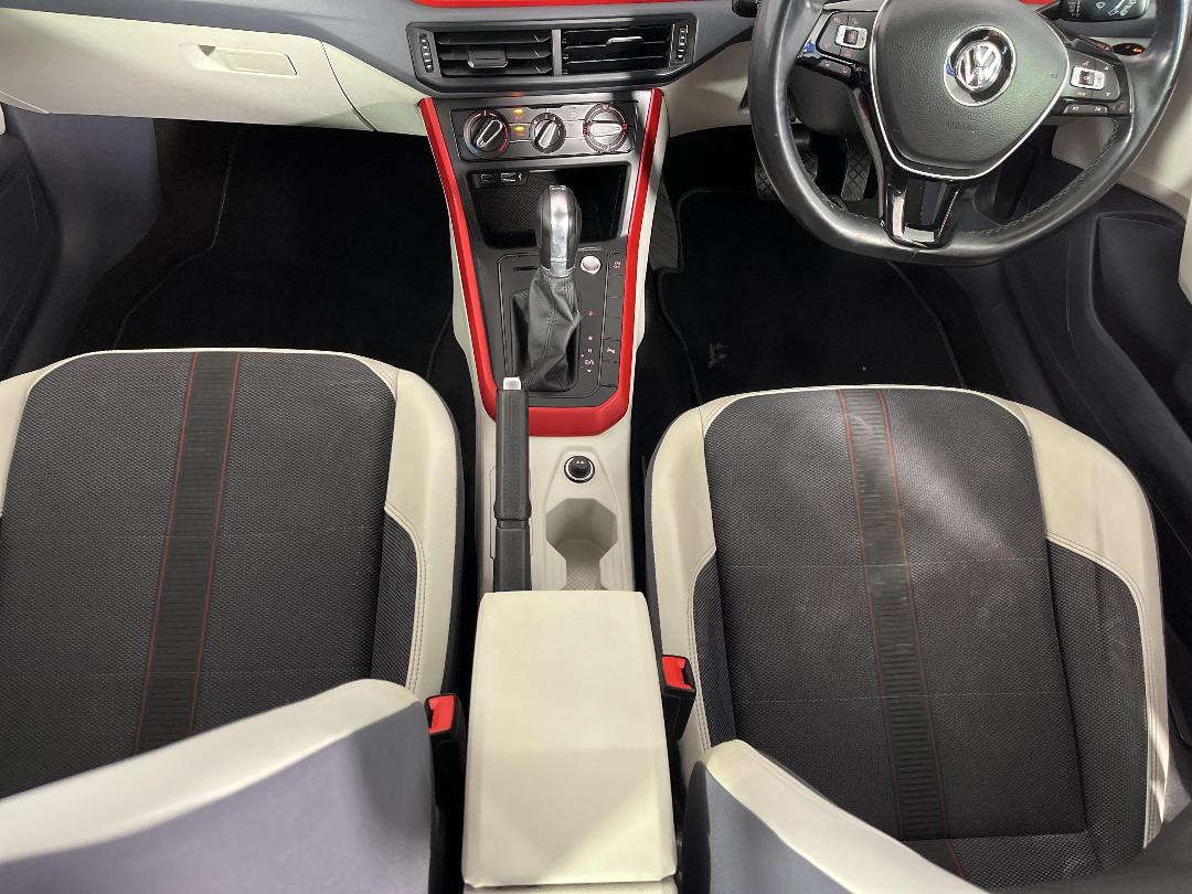 Photo '18' of Volkswagen Polo Photo '18' of Volkswagen Polo