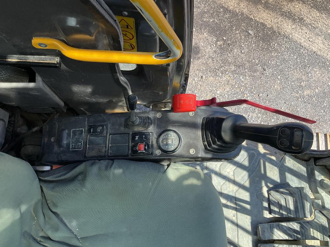 Photo '32' of Volvo ECR145CL Excavator Photo '32' of Volvo ECR145CL Excavator