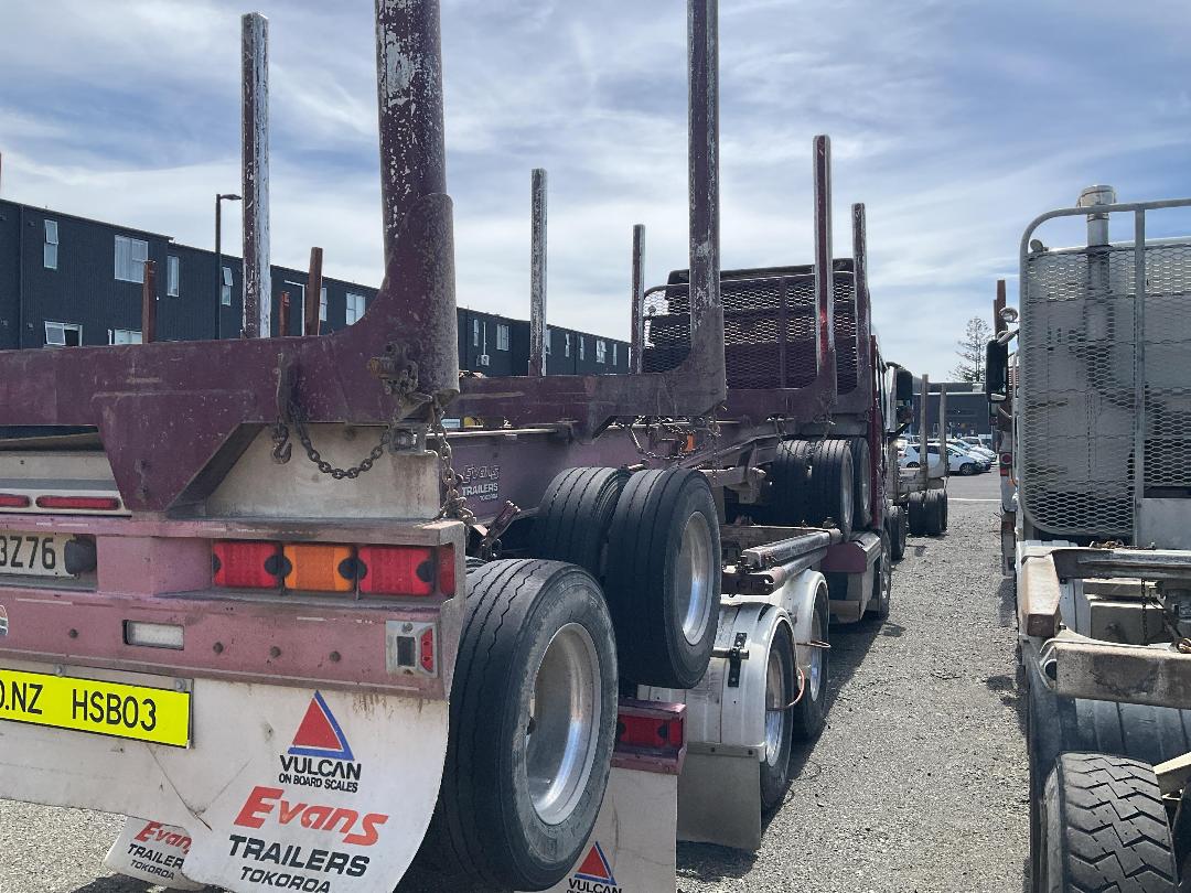 Photo '4' of Volvo FH16 600 SERIES 4 6X4R Logger