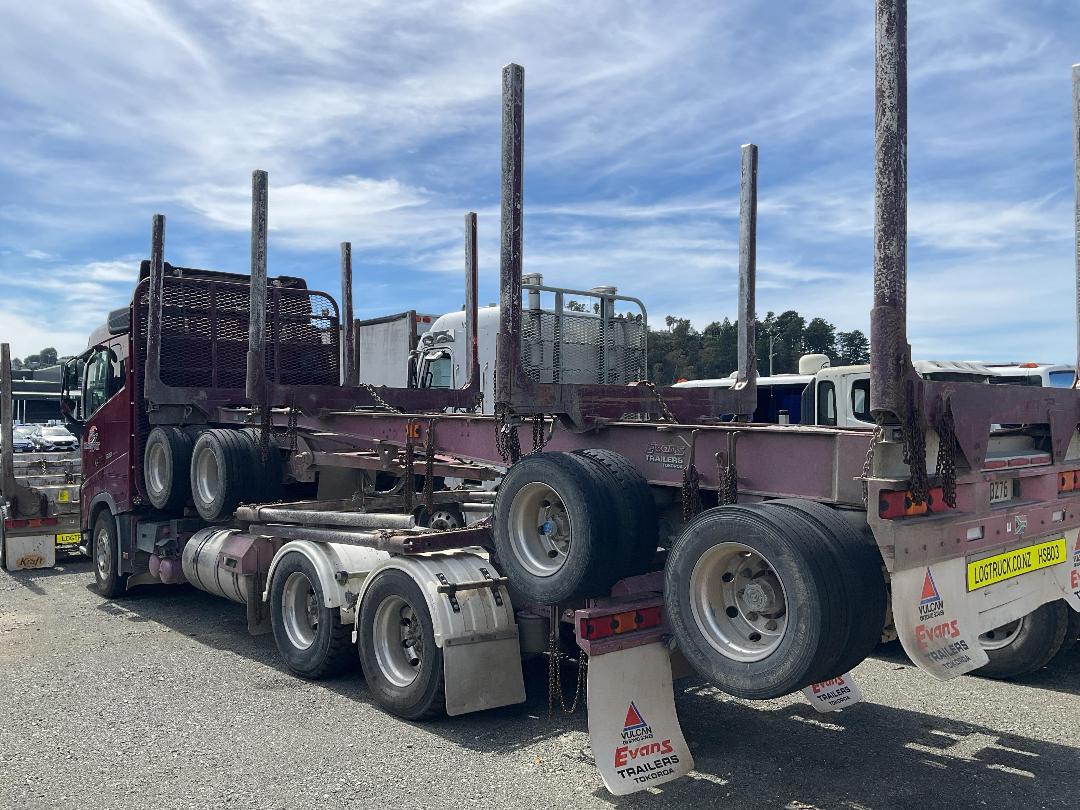Photo '5' of Volvo FH16 600 SERIES 4 6X4R Logger