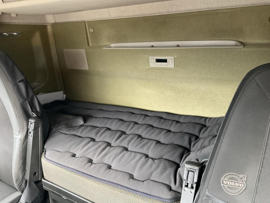 Photo '15' of Volvo FH16 600 SERIES 4 6X4R Logger