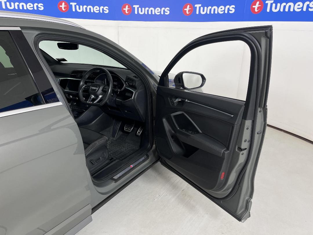 Photo '15' of Audi Q3 Photo '15' of Audi Q3