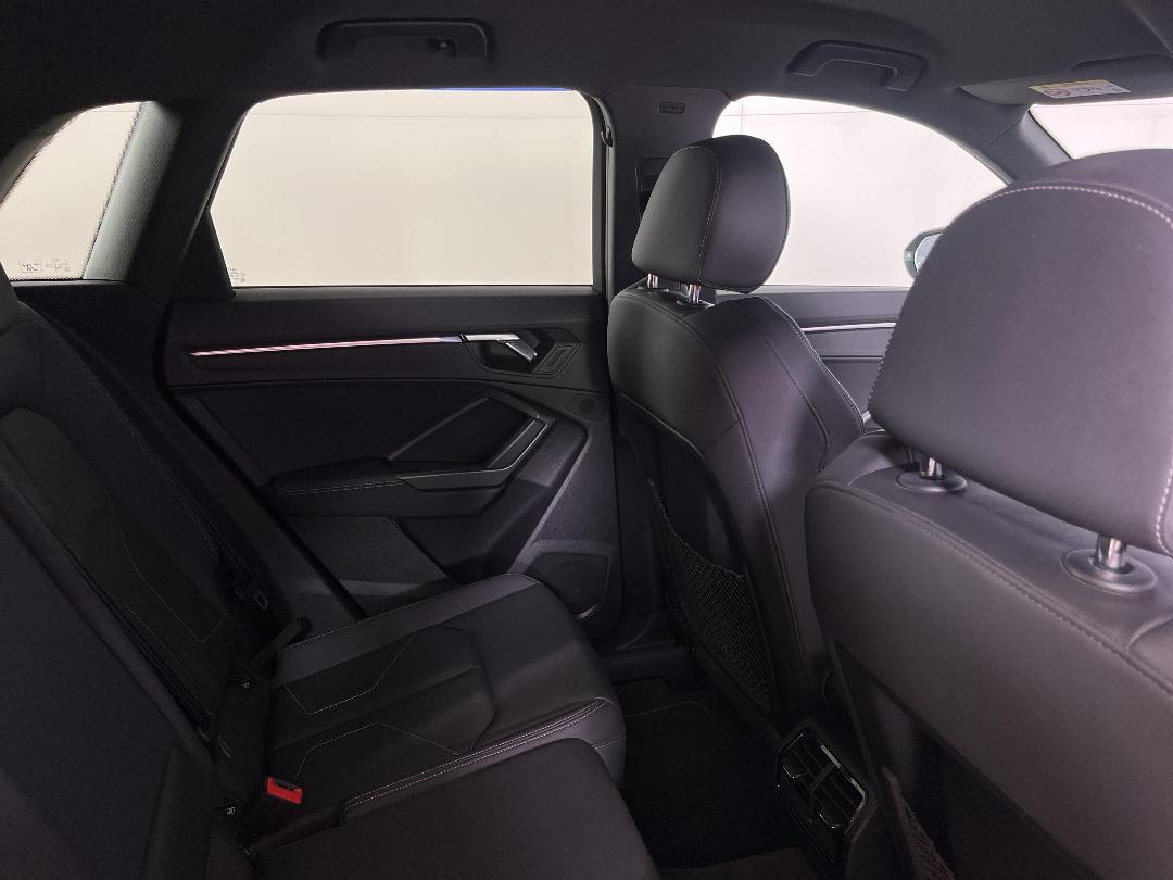 Photo '20' of Audi Q3 Photo '20' of Audi Q3