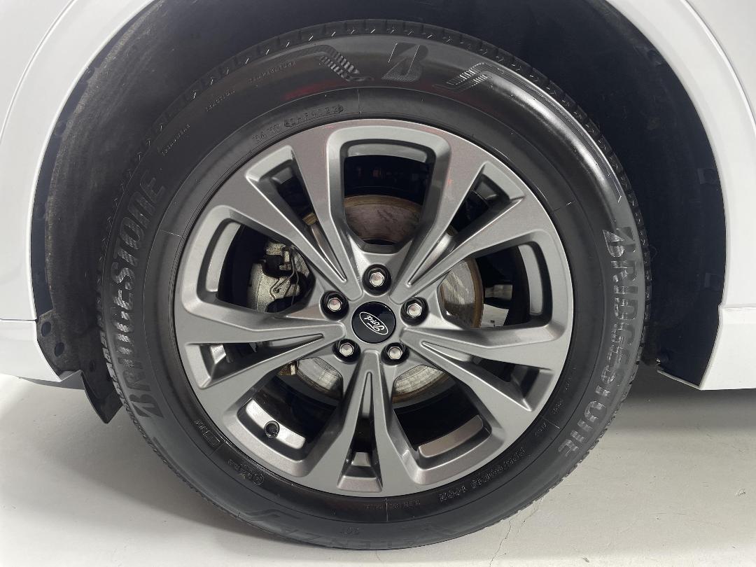 Photo '10' of Ford Escape