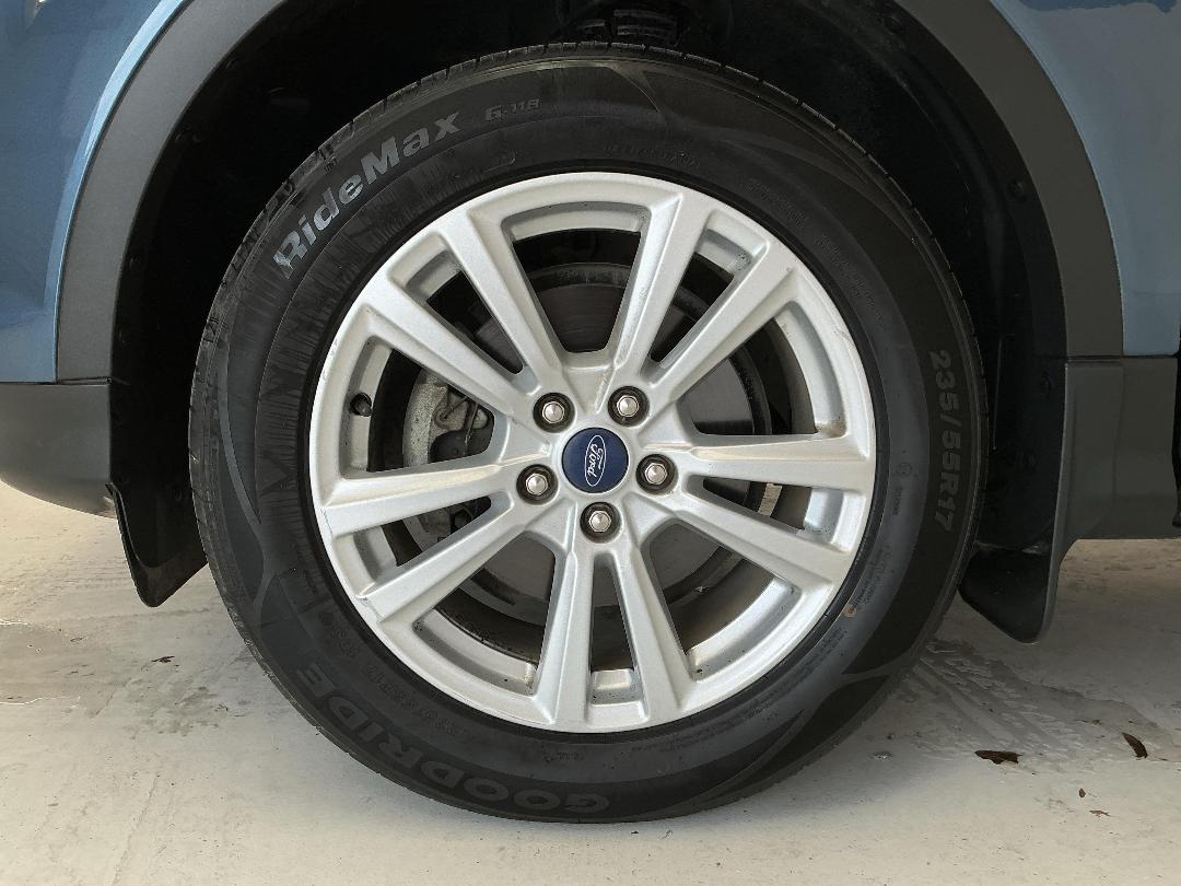 Photo '10' of Ford Escape