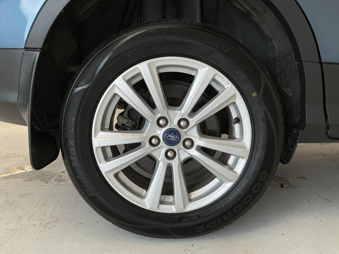 Photo '12' of Ford Escape