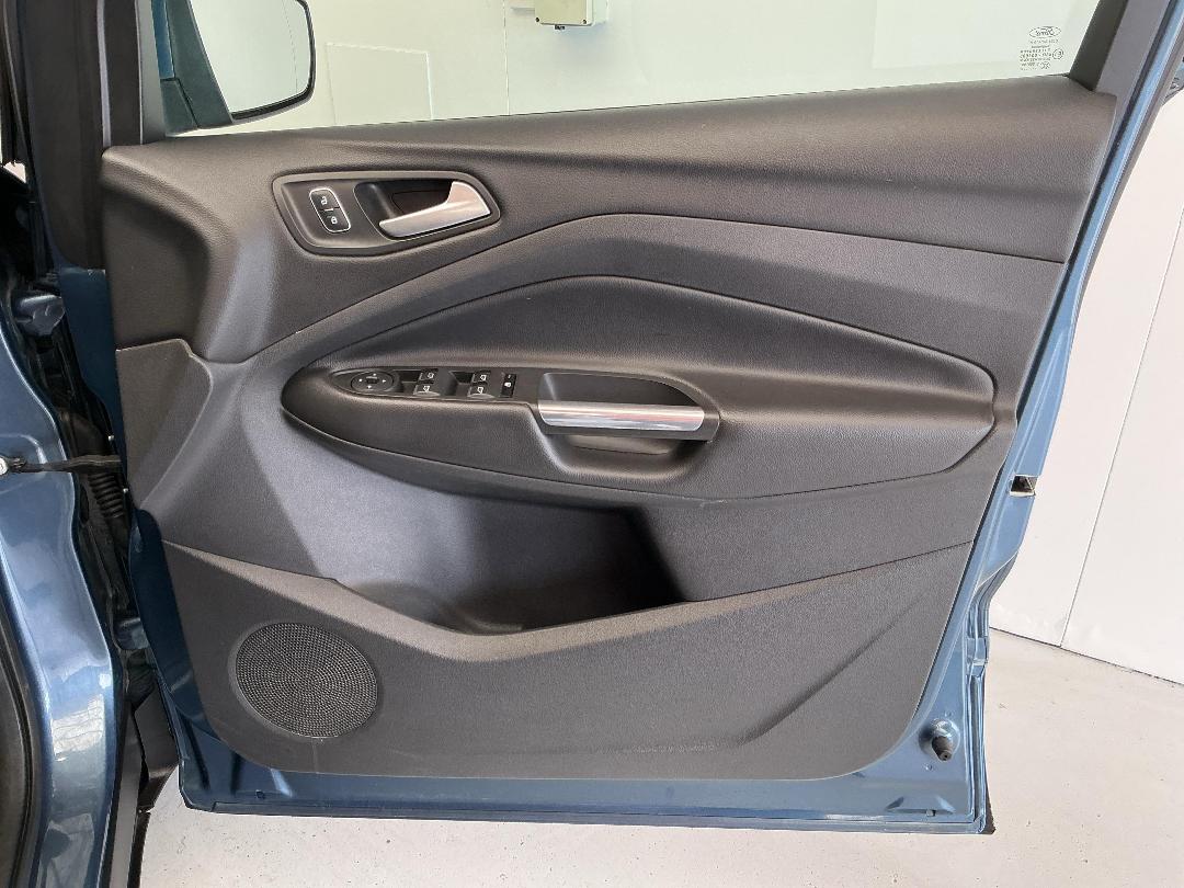 Photo '15' of Ford Escape