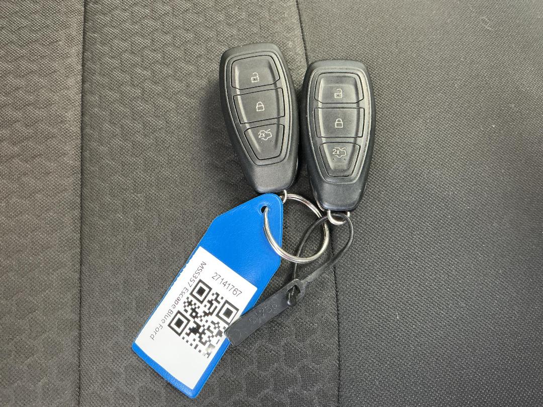 Photo '22' of Ford Escape