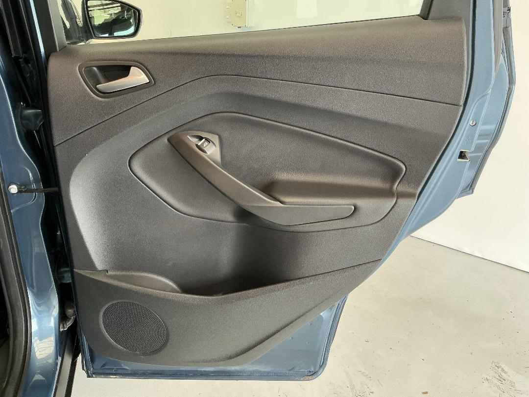 Photo '19' of Ford Escape