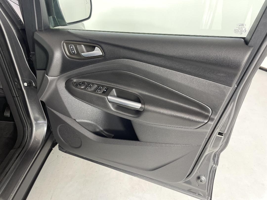 Photo '15' of Ford Escape