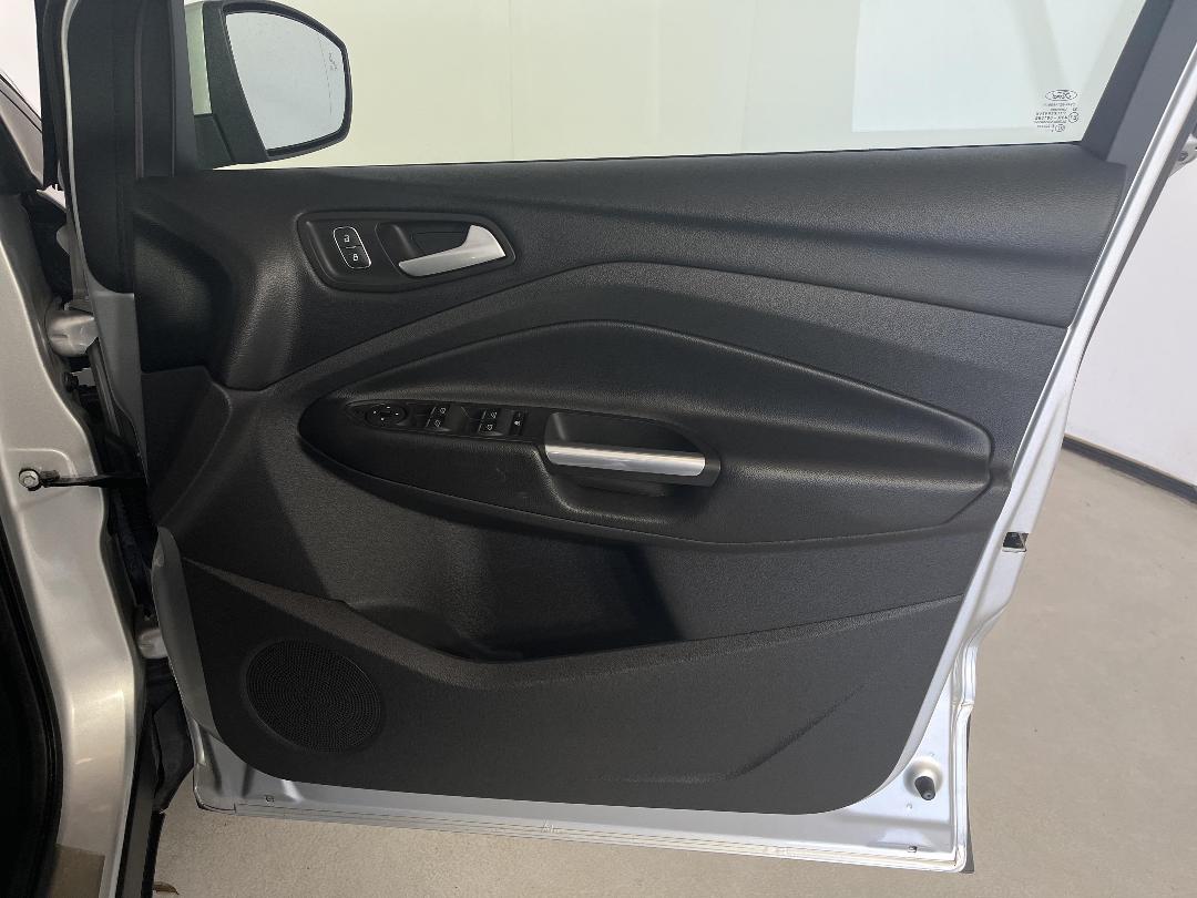 Photo '15' of Ford Escape