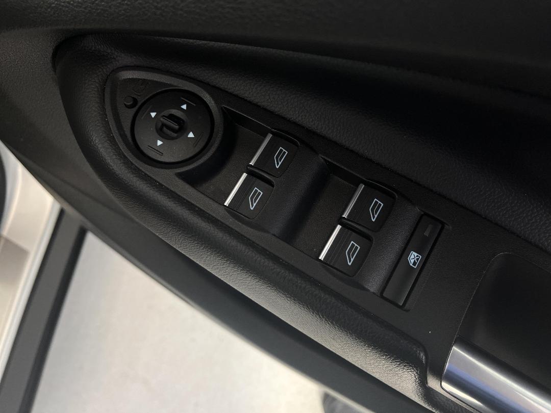 Photo '23' of Ford Escape