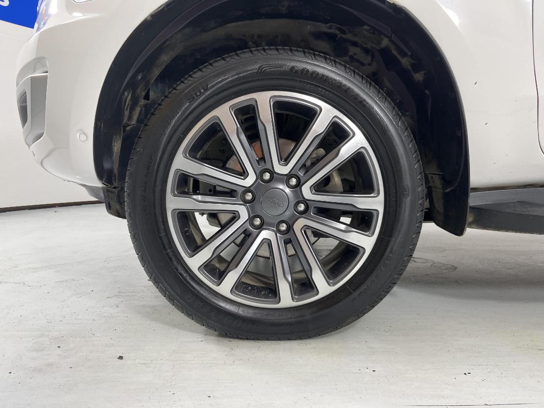 Photo '10' of Ford Everest Photo '10' of Ford Everest