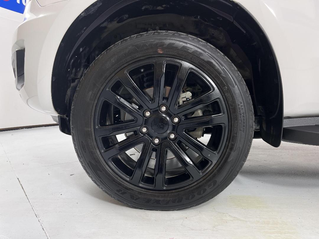 Photo '10' of Ford Everest