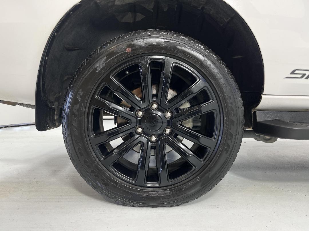 Photo '12' of Ford Everest