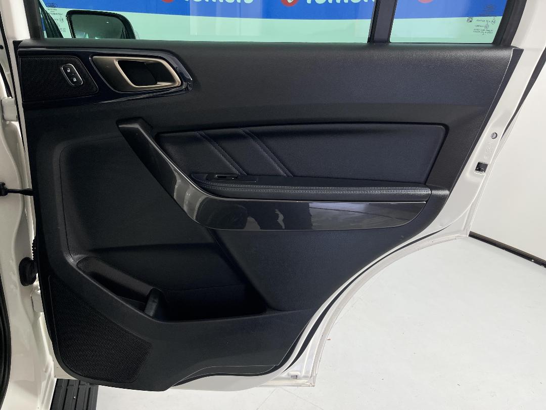 Photo '19' of Ford Everest