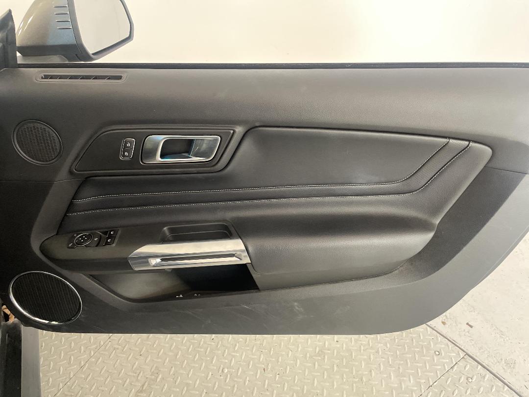 Photo '15' of Ford Mustang Photo '15' of Ford Mustang