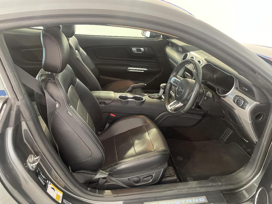 Photo '16' of Ford Mustang Photo '16' of Ford Mustang