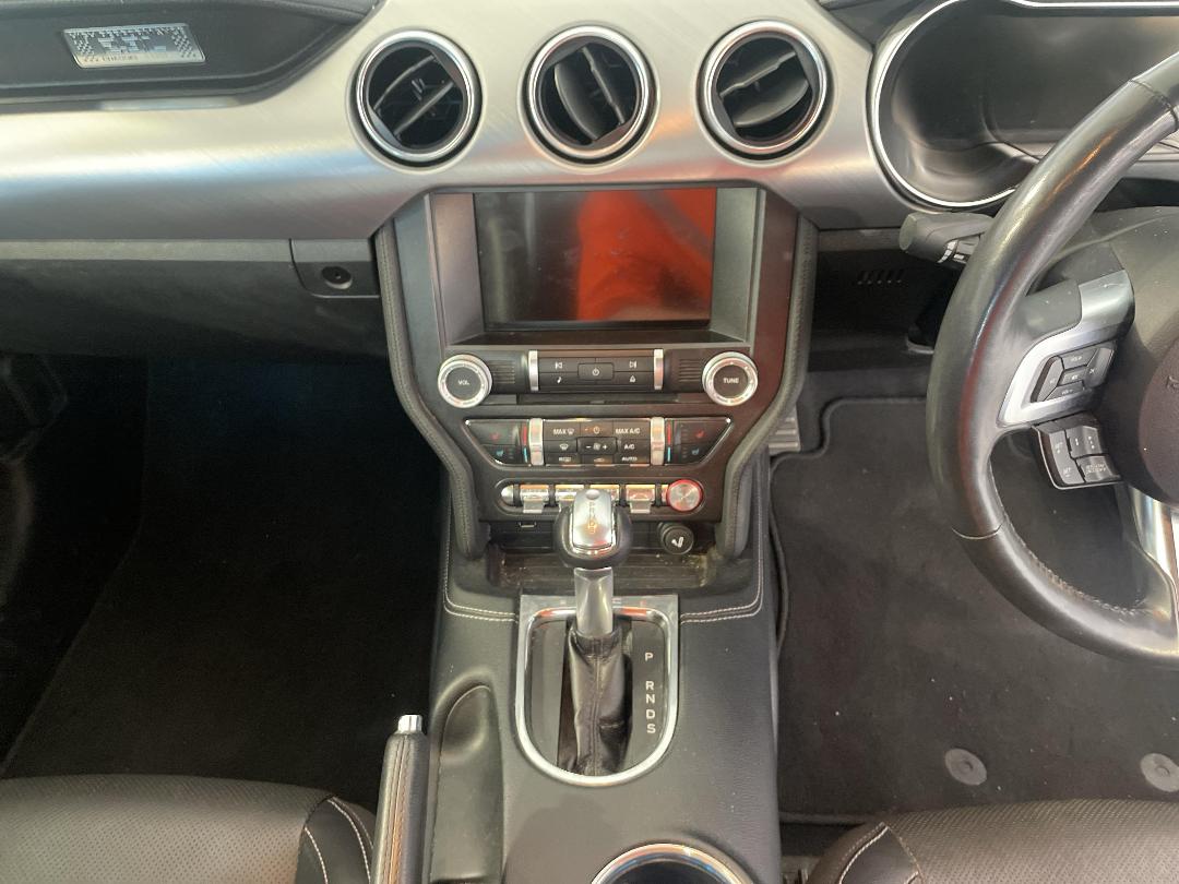 Photo '18' of Ford Mustang Photo '18' of Ford Mustang