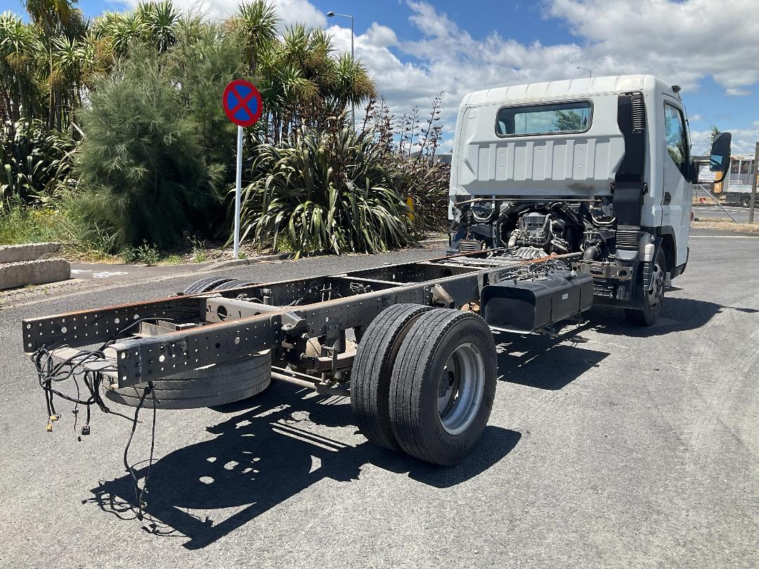 Photo '4' of Fuso Canter 616 FEB51ER3SFBC Cab Chassis