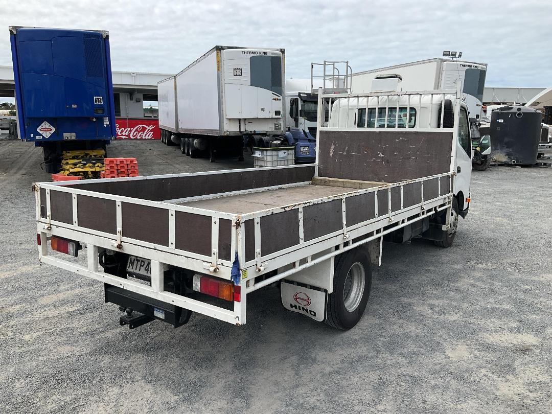 Photo '4' of Hino 300 XZU710R-Hktrsq3 Flat Deck