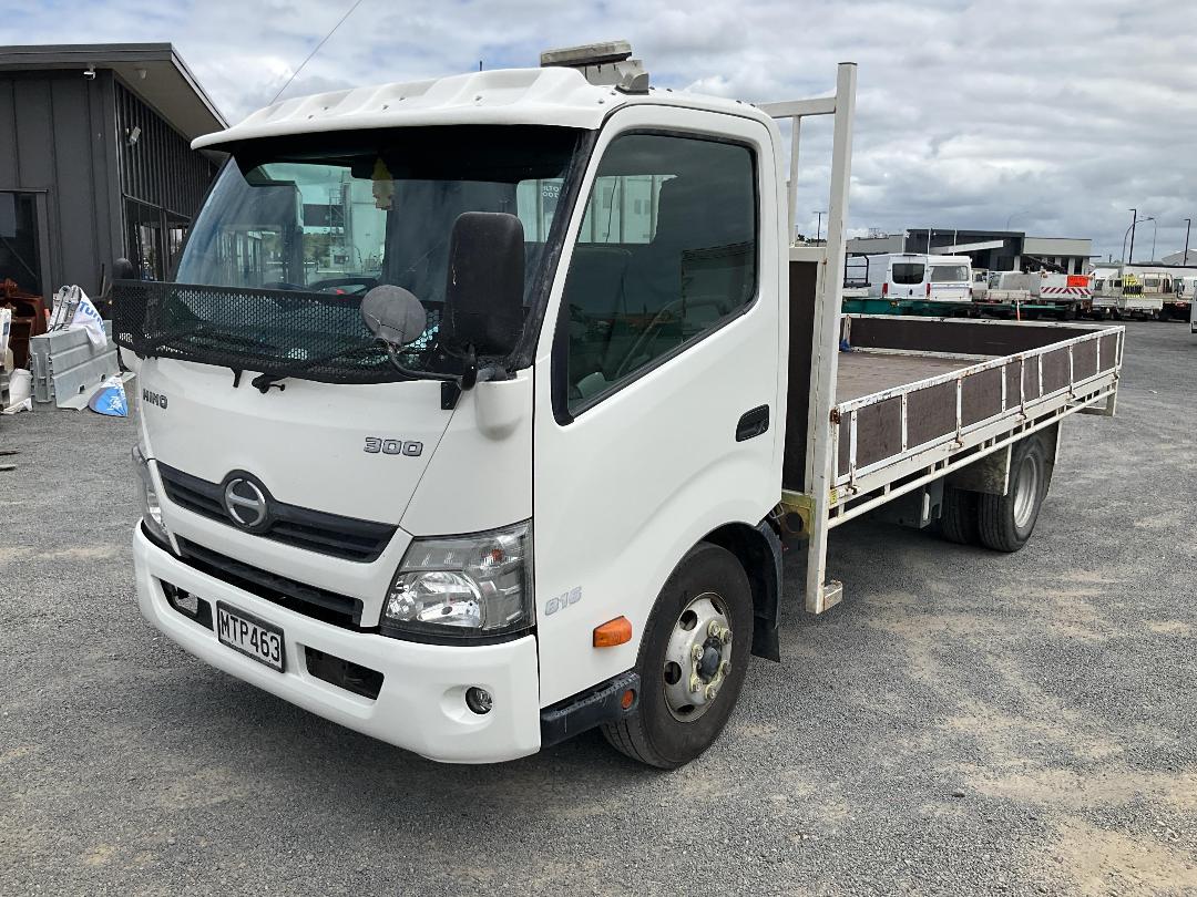 Photo '9' of Hino 300 XZU710R-Hktrsq3 Flat Deck