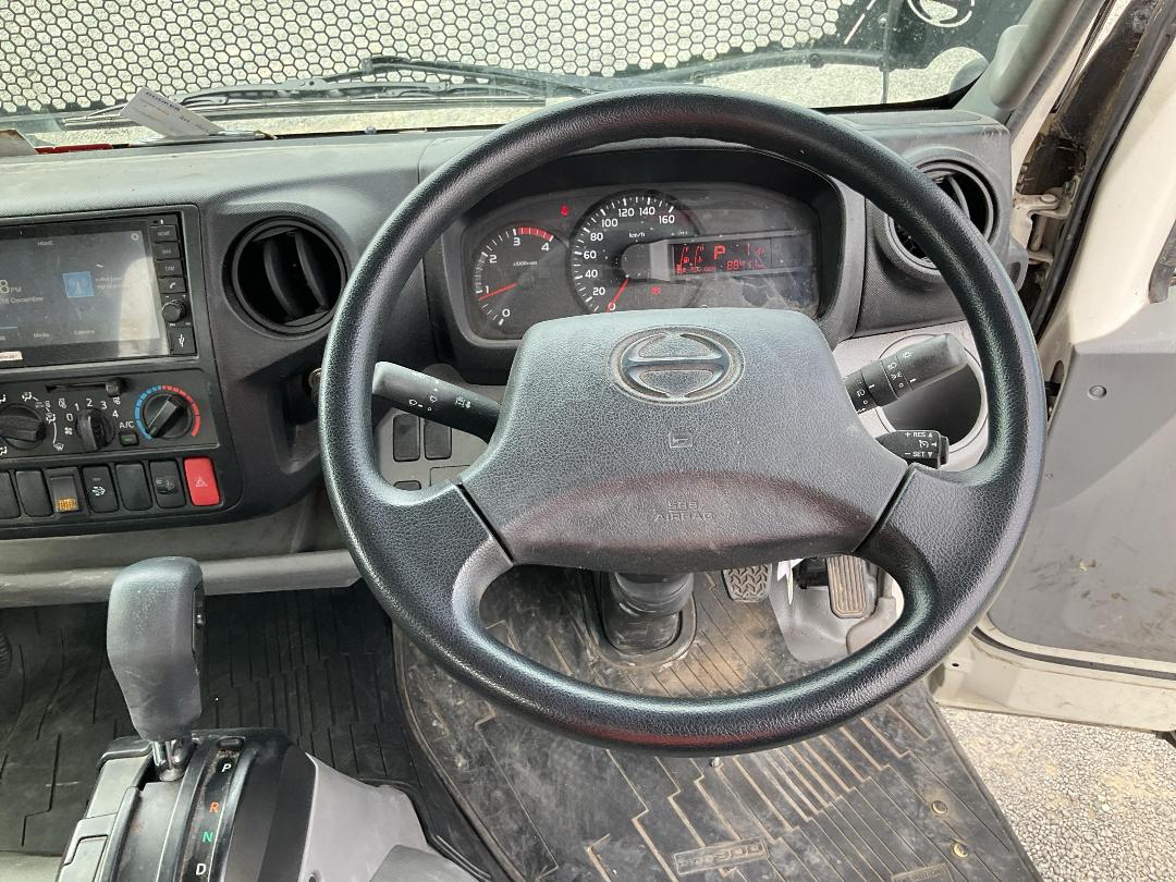 Photo '14' of Hino 300 XZU710R-Hktrsq3 Flat Deck