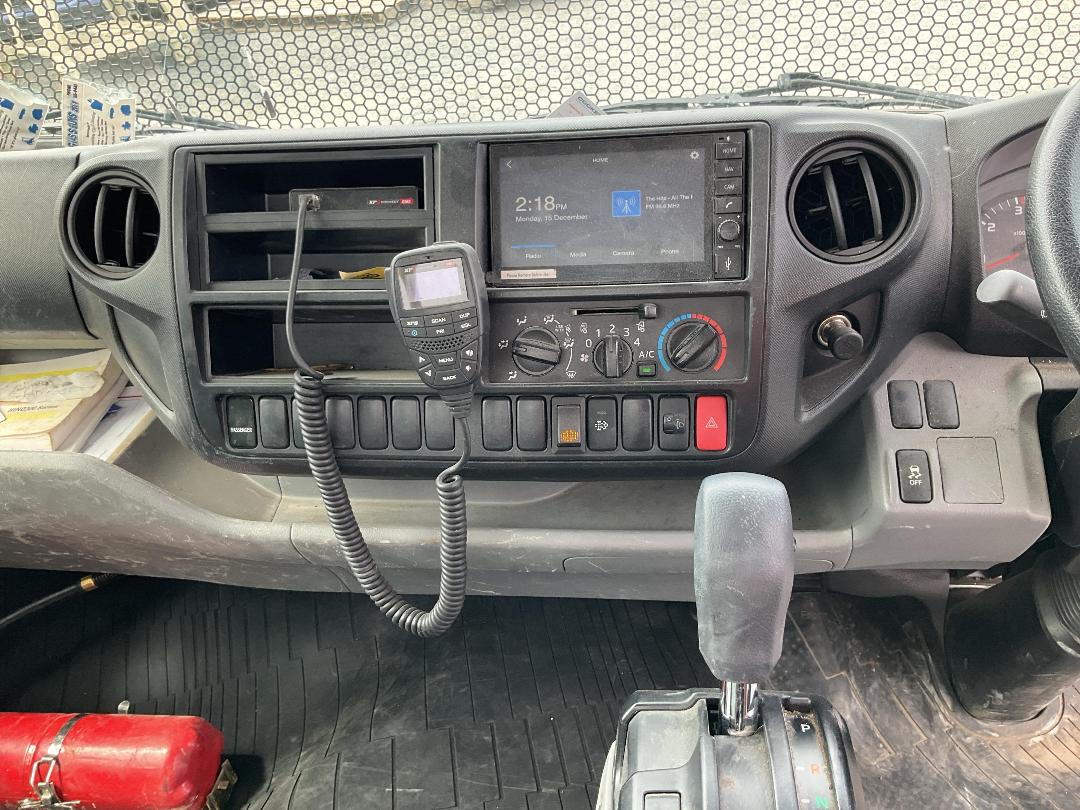 Photo '16' of Hino 300 XZU710R-Hktrsq3 Flat Deck