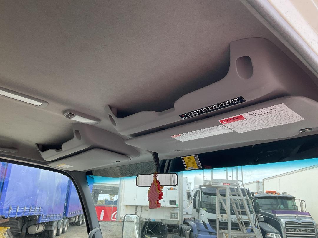 Photo '18' of Hino 300 XZU710R-Hktrsq3 Flat Deck