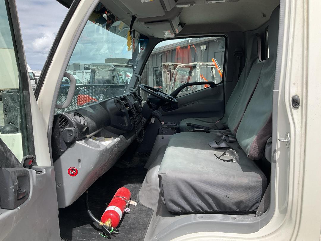 Photo '19' of Hino 300 XZU710R-Hktrsq3 Flat Deck