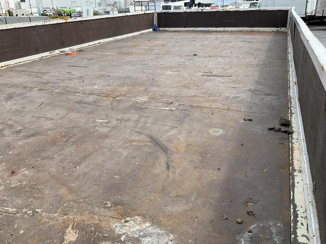 Photo '21' of Hino 300 XZU710R-Hktrsq3 Flat Deck