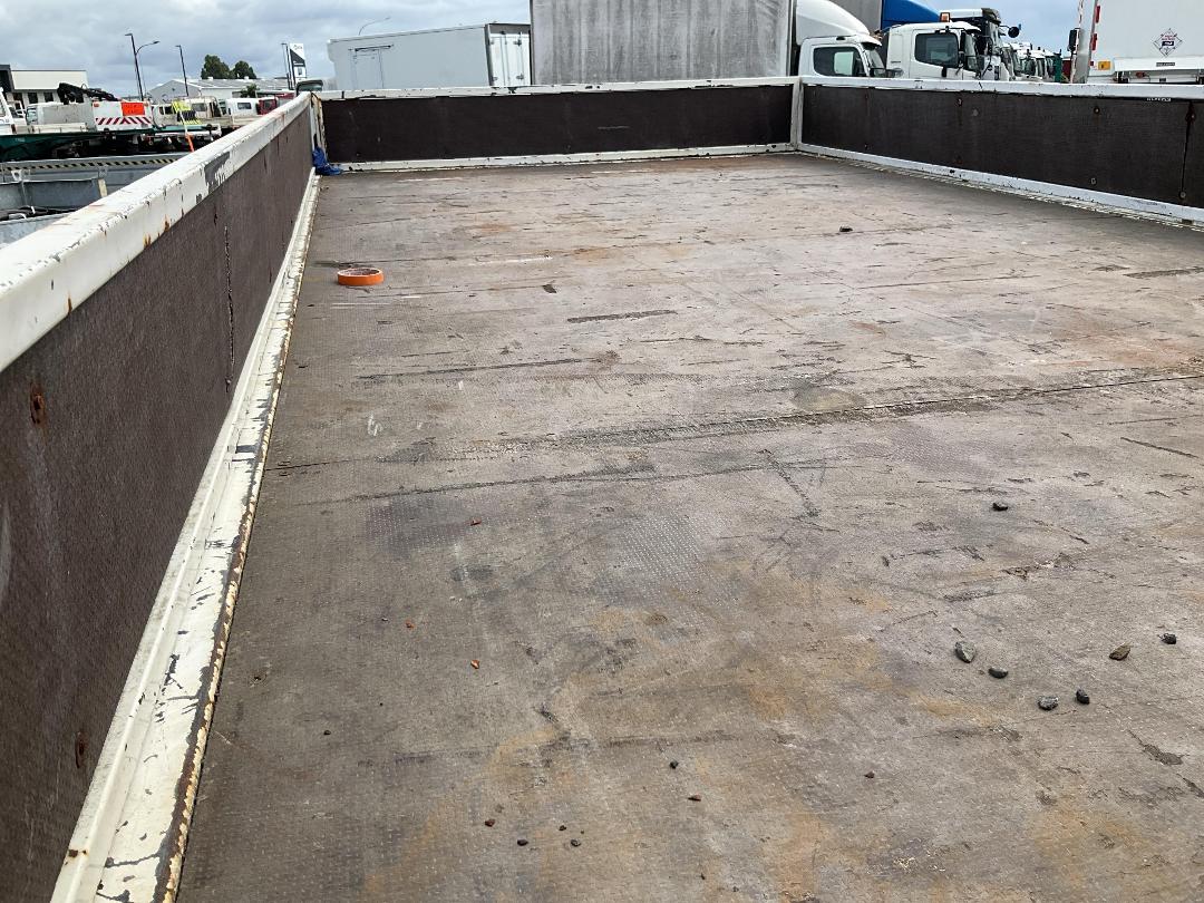 Photo '23' of Hino 300 XZU710R-Hktrsq3 Flat Deck