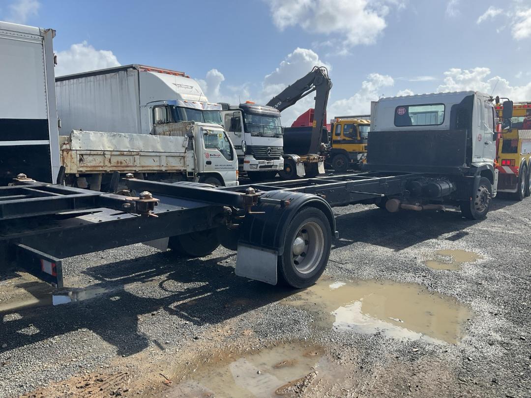 Photo '4' of Hino 500 FG8JP1A Skeletal