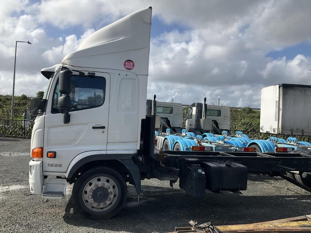 Photo '5' of Hino 500 FG8JPIA Skeletal