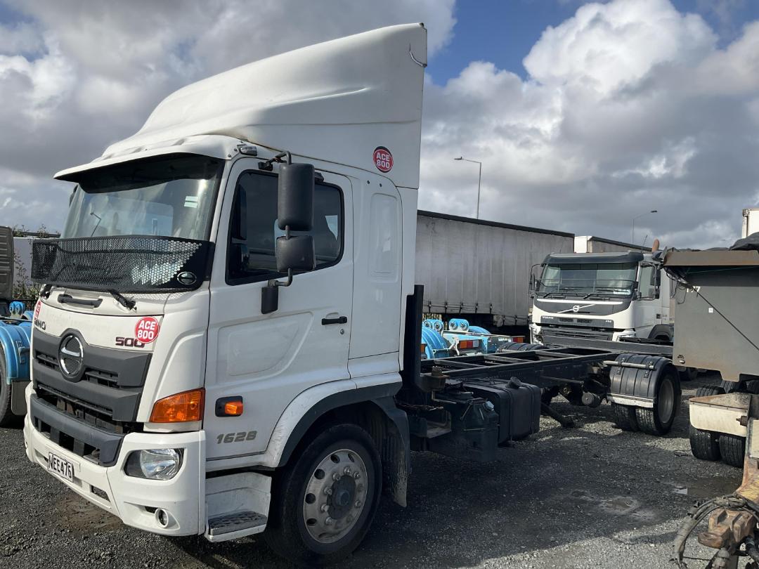 Photo '4' of Hino 500 FG8JPIA Skeletal