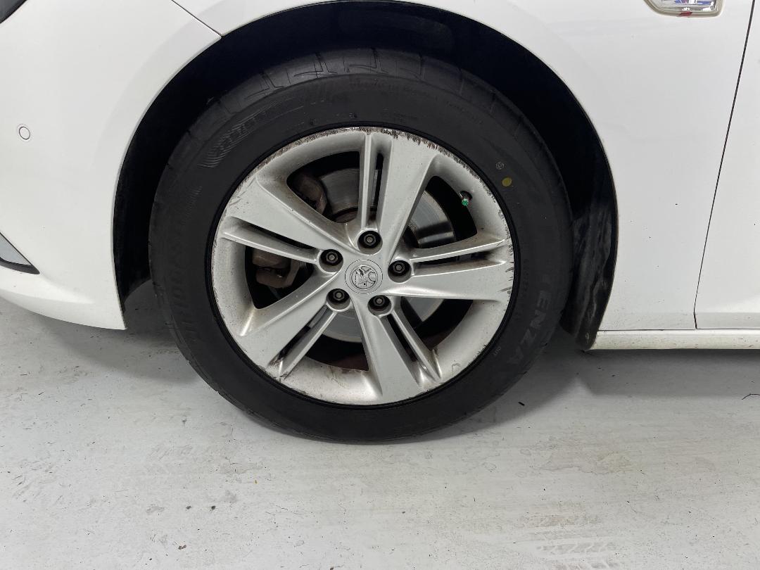 Photo '10' of Holden Commodore