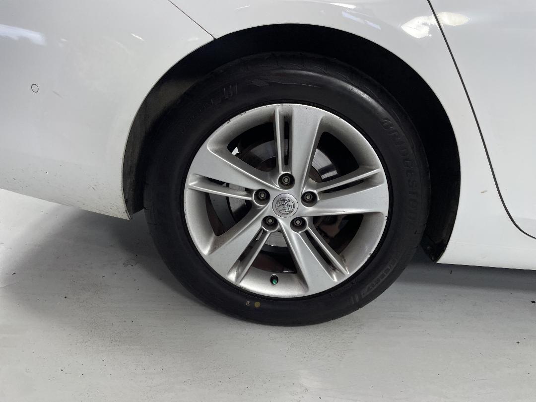 Photo '12' of Holden Commodore