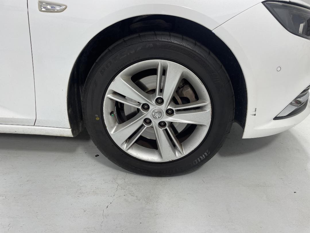 Photo '9' of Holden Commodore