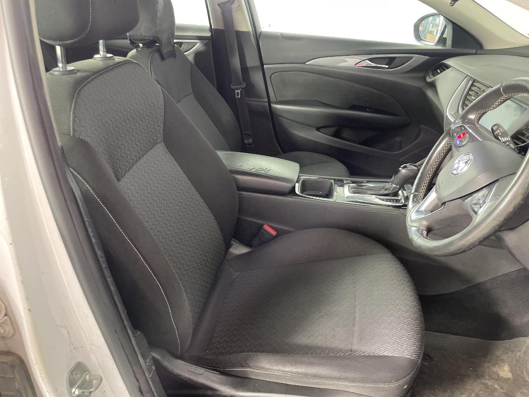 Photo '16' of Holden Commodore